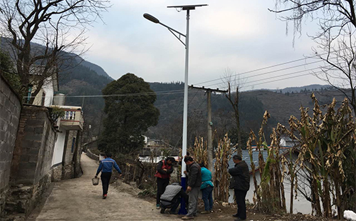 貴州省盤州市城關(guān)鎮(zhèn)盤縣第三中學(xué)LED小康號路燈頭——昭航照明案例