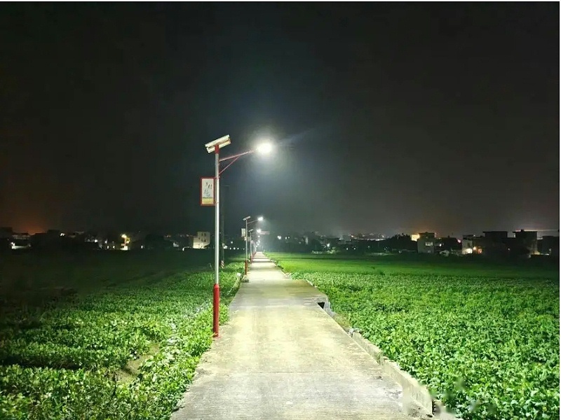 6米太陽能路燈安裝間距實(shí)拍圖