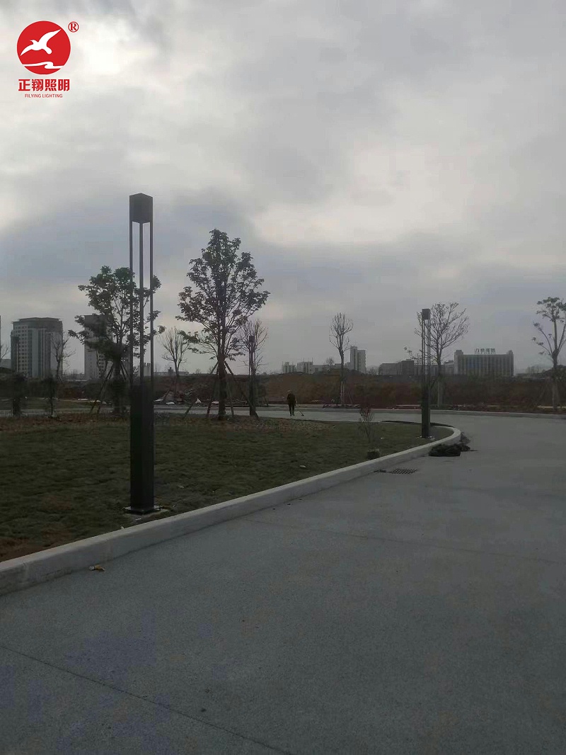 現(xiàn)代簡(jiǎn)約庭院燈