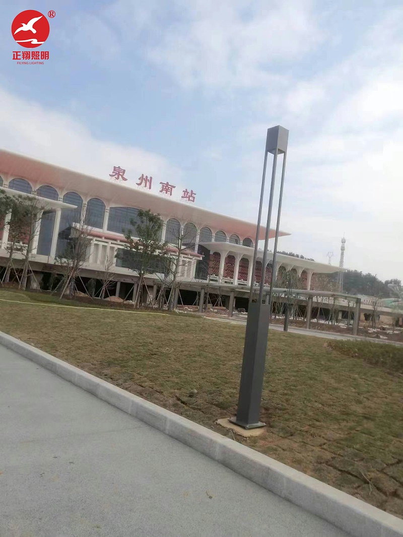 現(xiàn)代簡(jiǎn)約庭院燈